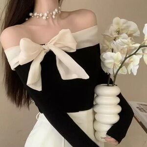 NWOT Elegant Bow Top Off Shoulder